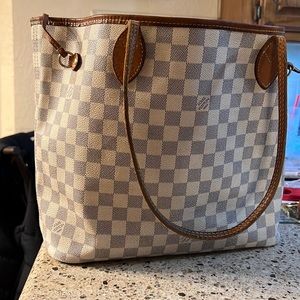 Louis Vuitton MM Neverfull